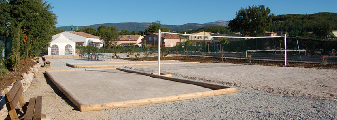 La résidence Les Bastides de Fayence - Tourettes - Vacancéole - Terrain multisports